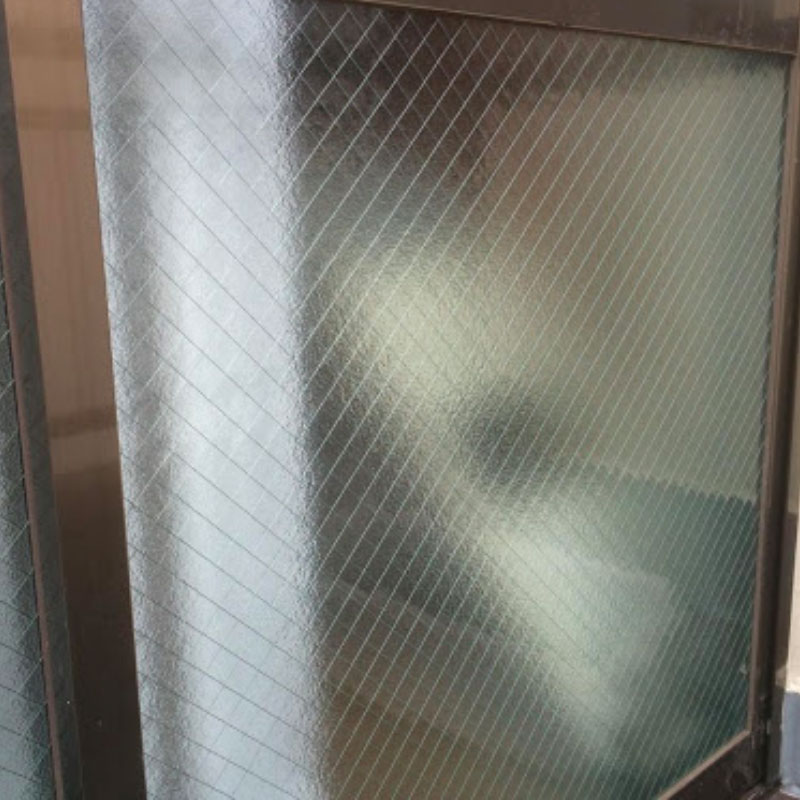 平塚市四之宮エリア、マンションのベランダガラスにヒビが入ってしまいガラスの割れ替え修理を行いました。アフタ画像