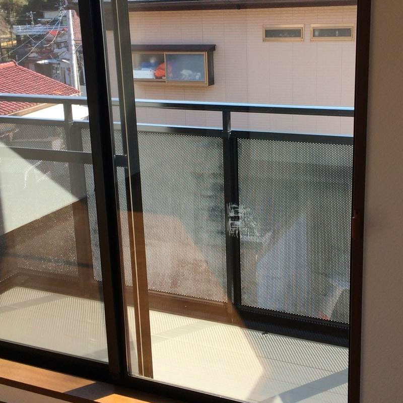 小田原市板橋エリア戸建て、２階ベランダガラスの傷による複層ガラス交換修理ビフォア画像