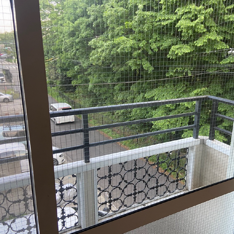 横浜市瀬谷区アパートの透明クロスワイヤー防火ガラス6.8ミリのガラスにヒビ割れ交換工事を行いました。アフタ画像