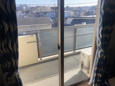 横浜市エリア、マンション、ベランダのPHW透明菱ワイヤーガラスの熱割れによる破損を修理しましたアフタ画像