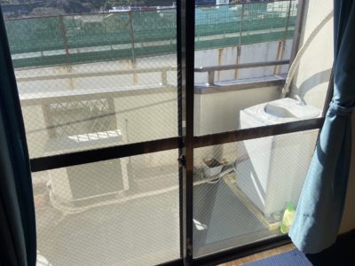 横浜市栄区エリアにてマンション、ベランダのPHWワイヤーガラスの熱割れによる破損を修理しましたアフタ画像