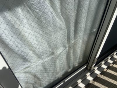 【横浜】アパートの窓ガラスを修理しましたビフォア画像