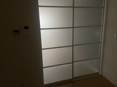 【横浜】マンションのアクリル板を交換しましたビフォア画像