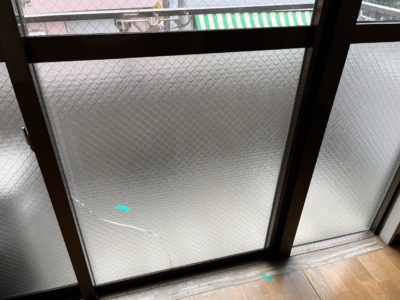 【横浜】マンションの窓ガラスを修理しましたビフォア画像