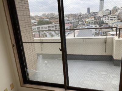 【横浜】窓ガラスの修理を行いましたビフォア画像