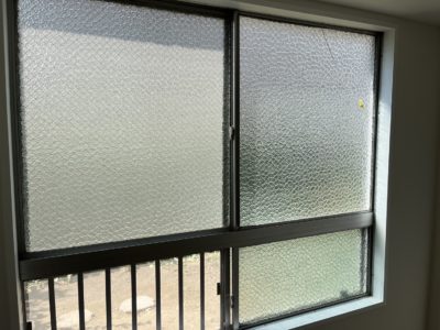 【横浜】窓ガラスを修理しましたビフォア画像